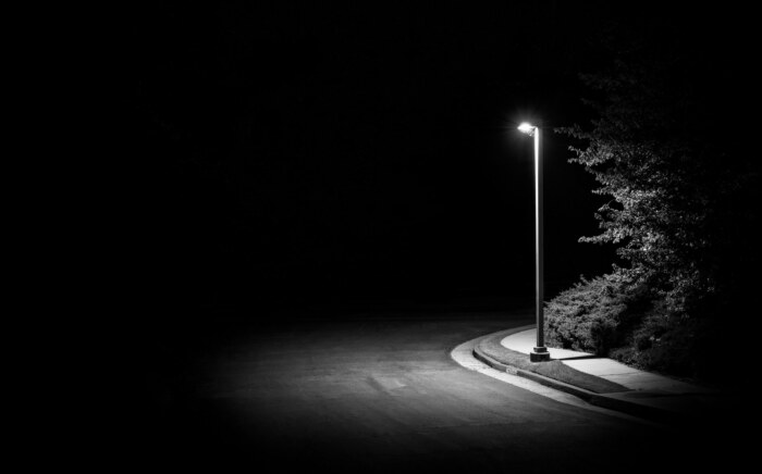 noir_black_and_white_dark_lamp_light_4k_hd_nature